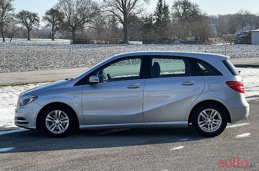 2011' Mercedes-Benz B-Klasse photo #2