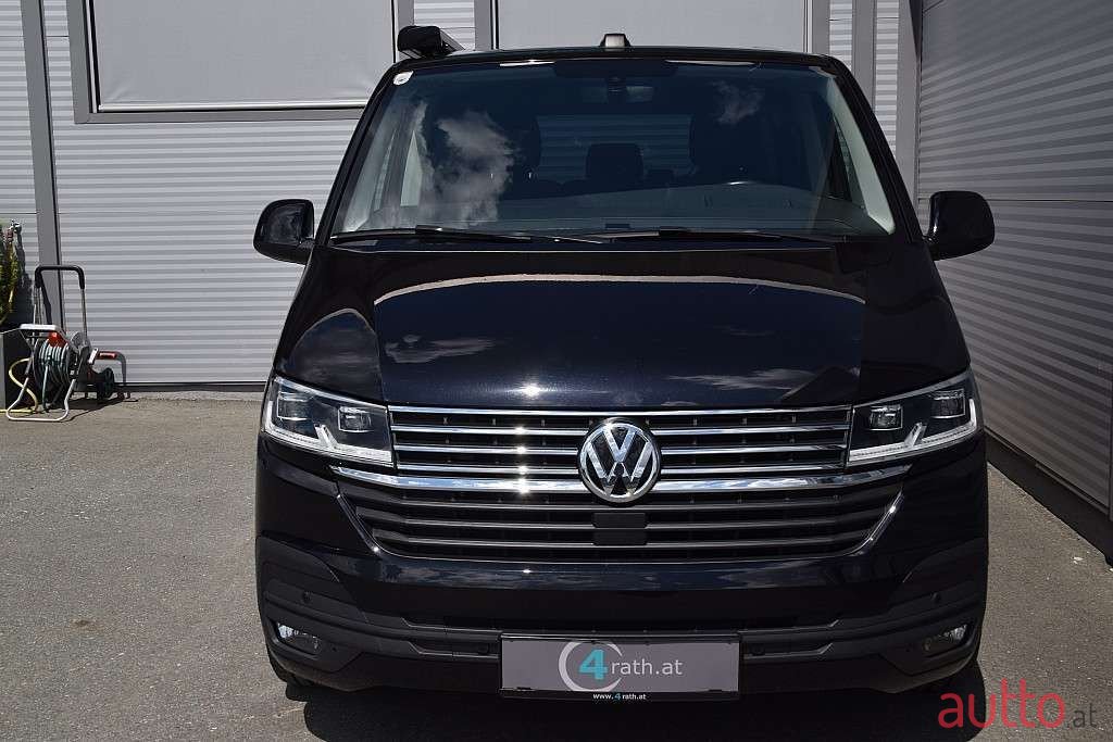 2019' Volkswagen Caravelle photo #6