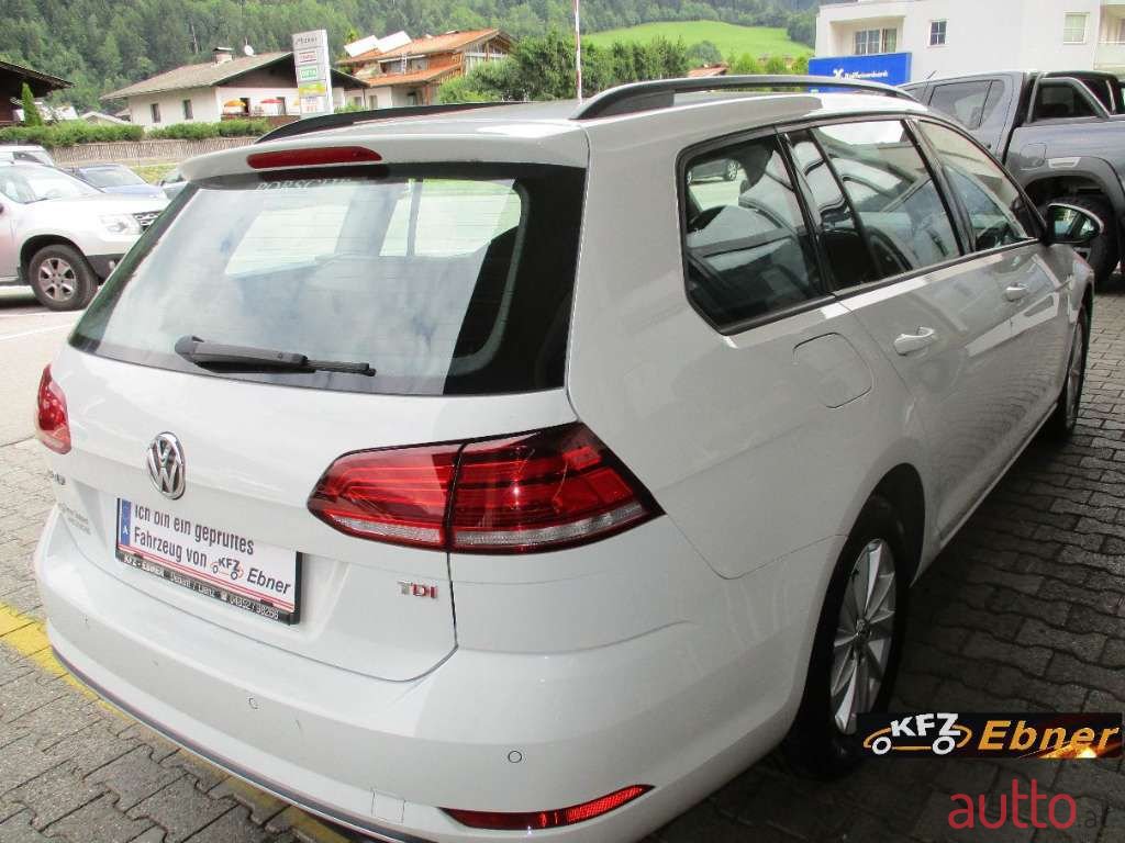 2017' Volkswagen Golf photo #4