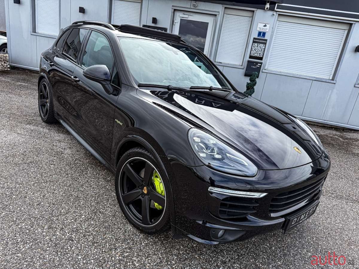 2015' Porsche Cayenne photo #6