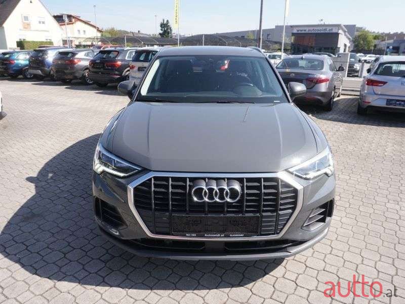 2019' Audi Q3 photo #2
