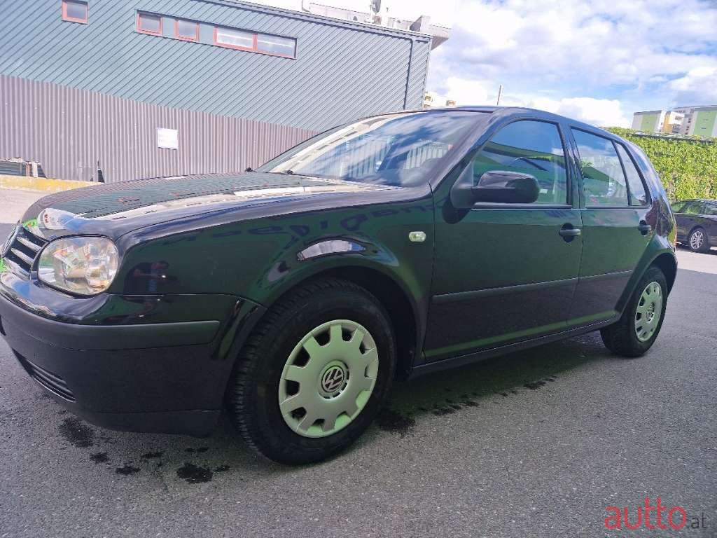 2002' Volkswagen Golf photo #3