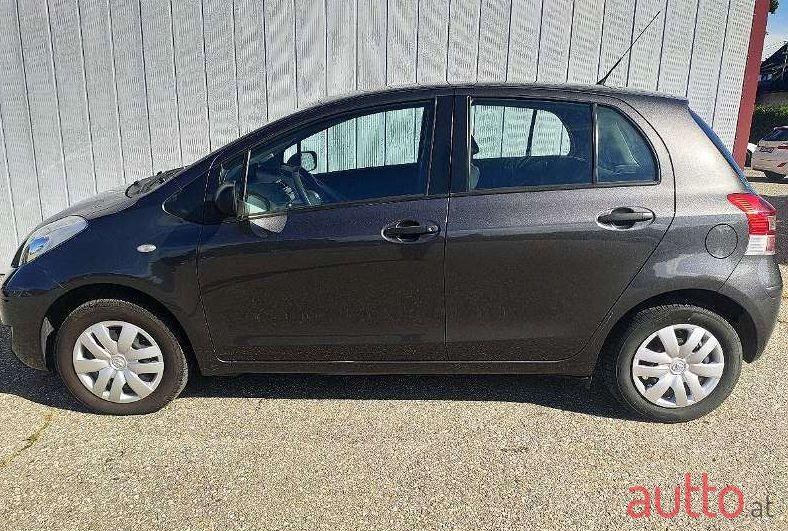 2011' Toyota Yaris photo #1