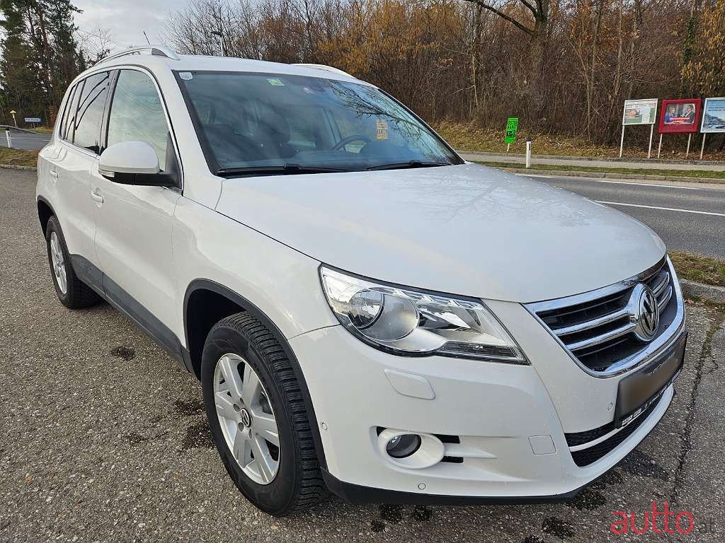 2010' Volkswagen Tiguan photo #1