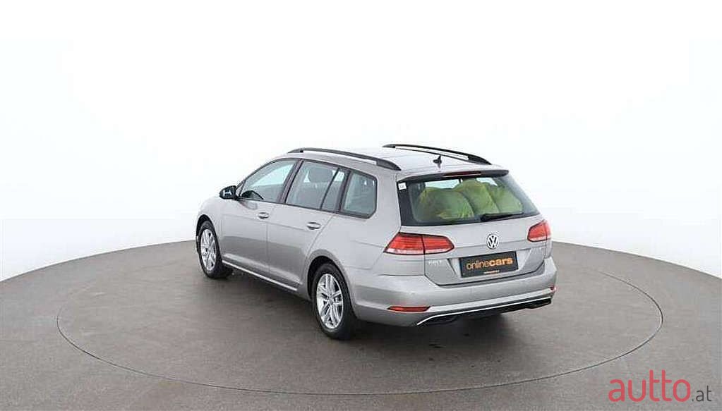 2018' Volkswagen Golf photo #4