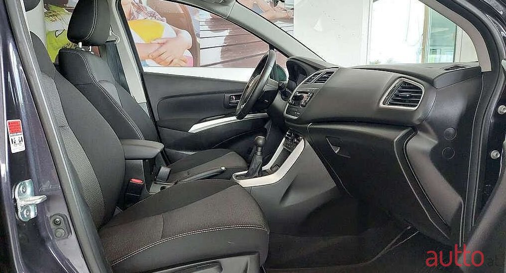 2014' Suzuki SX4 photo #5