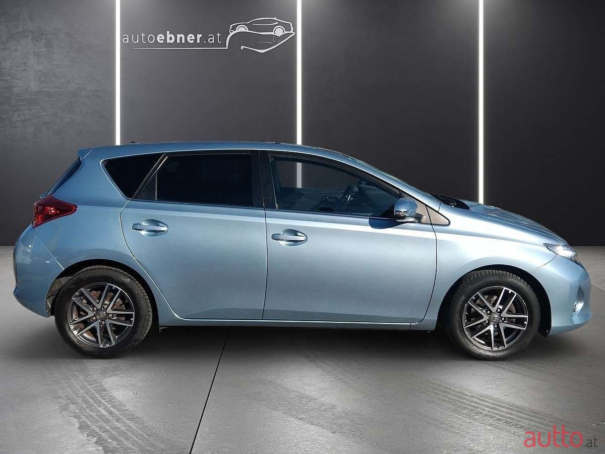 2015' Toyota Auris photo #4