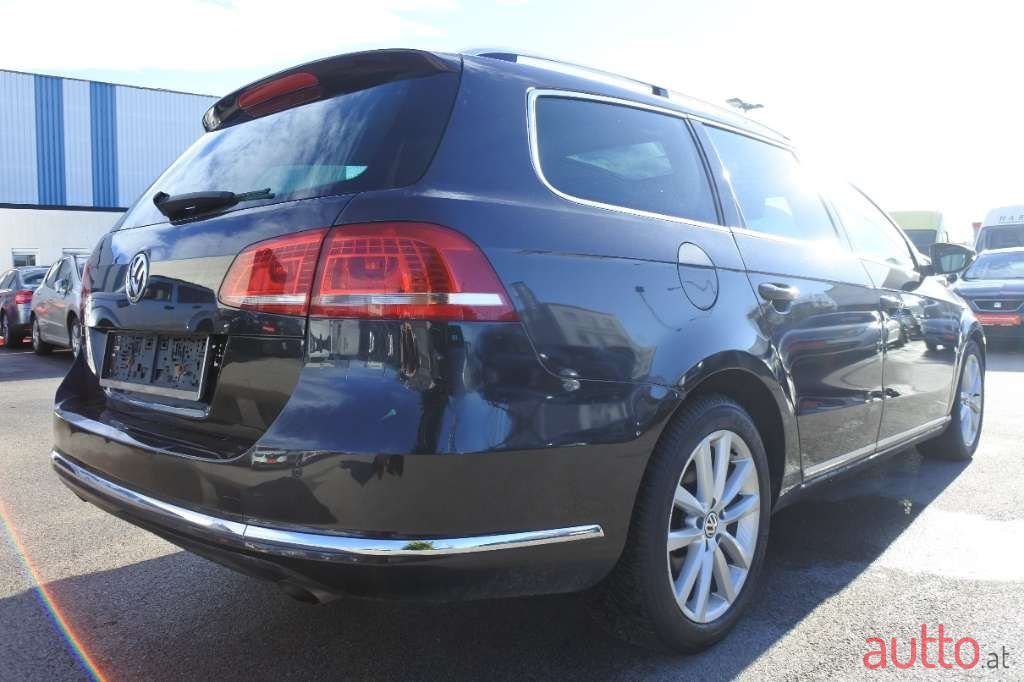 2011' Volkswagen Passat photo #5