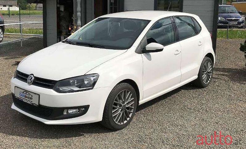 2010' Volkswagen Polo photo #2