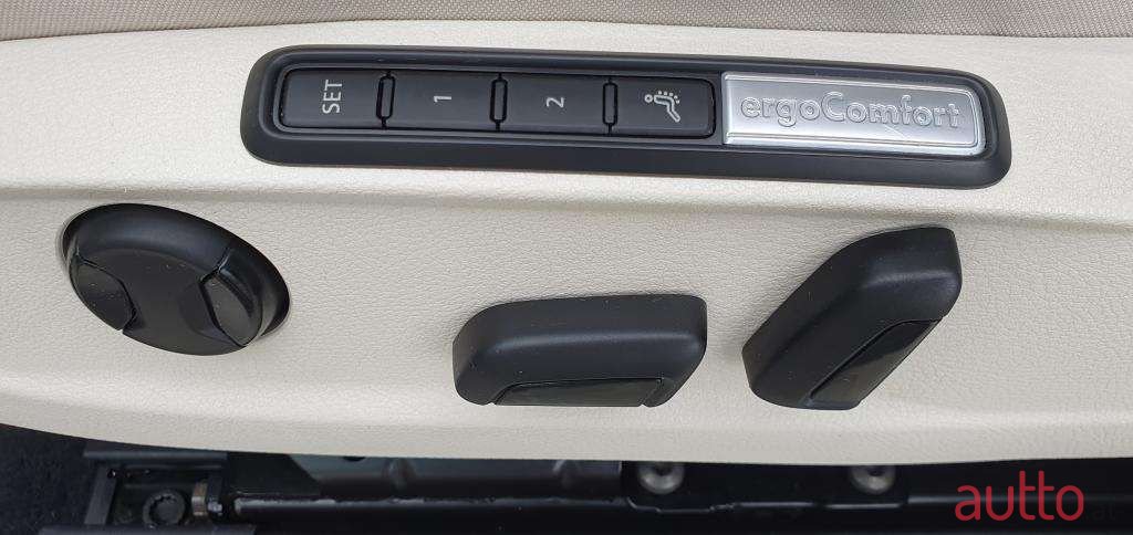 2017' Volkswagen Passat photo #6