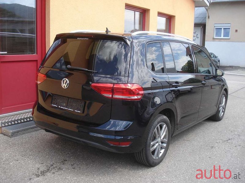 2018' Volkswagen Touran photo #3