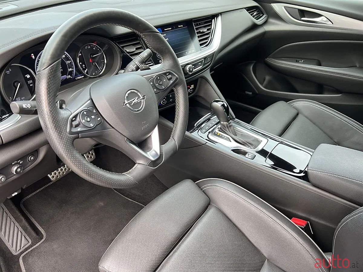 2019' Opel Insignia photo #6