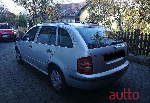 2001' Skoda Fabia photo #2