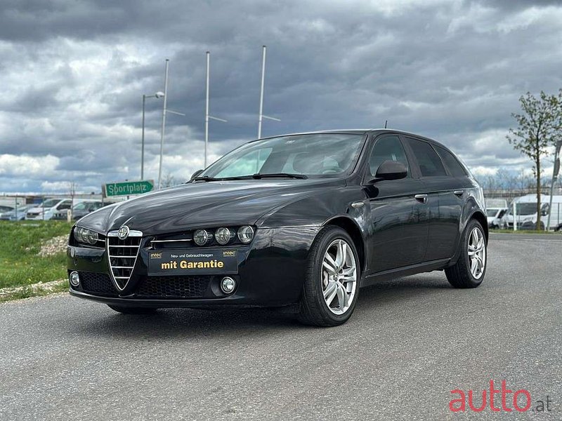 2011' Alfa Romeo 159 photo #3