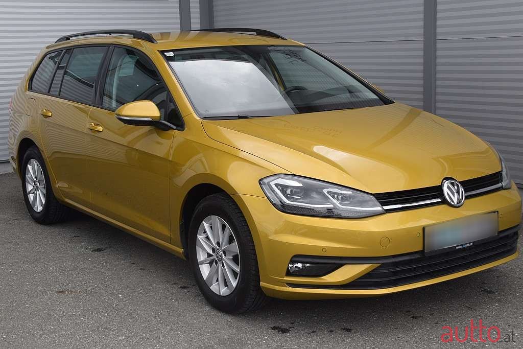 2018' Volkswagen Golf photo #2