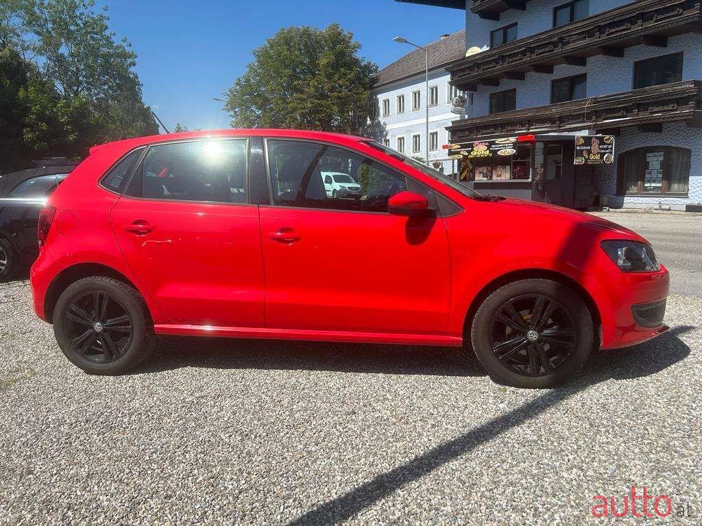 2011' Volkswagen Polo photo #2