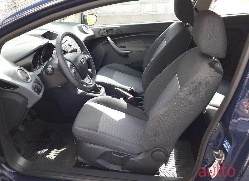 2010' Volkswagen Fiesta photo #1