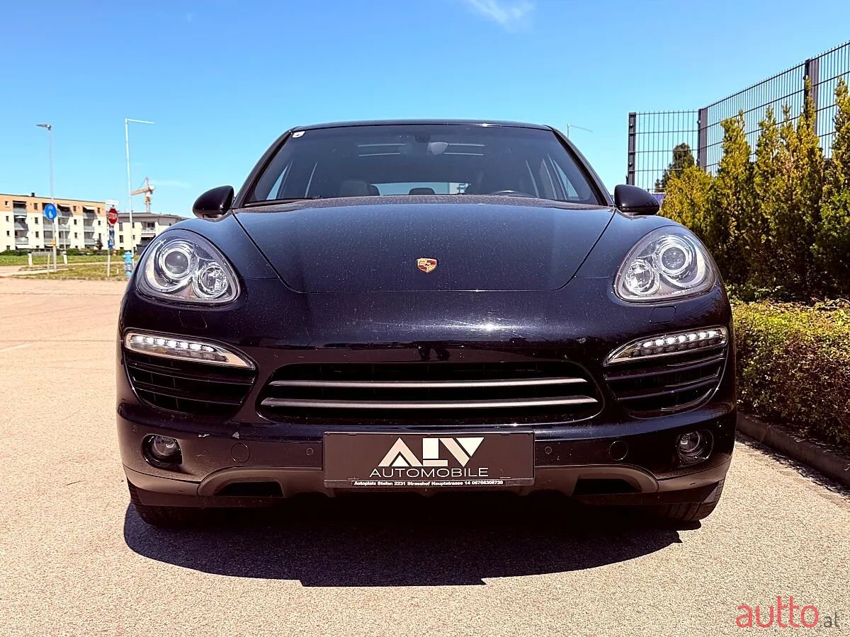 2012' Porsche Cayenne photo #6