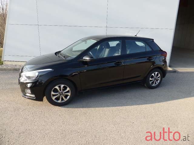 2020' Hyundai i20 photo #2