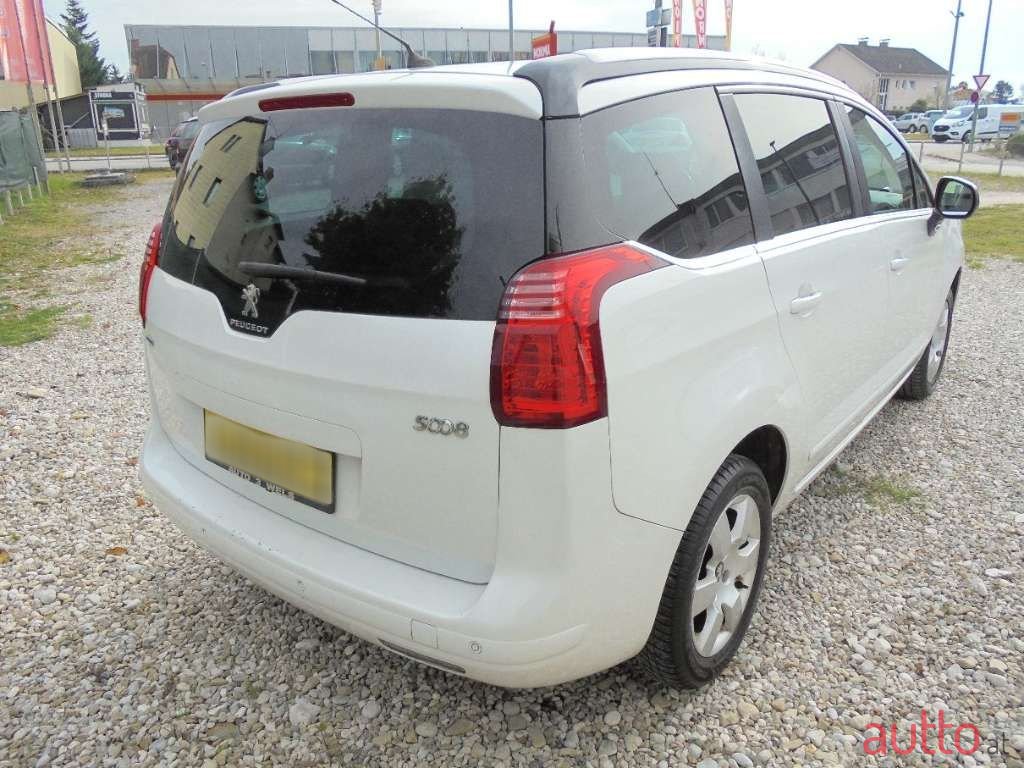 2015' Peugeot 5008 photo #6