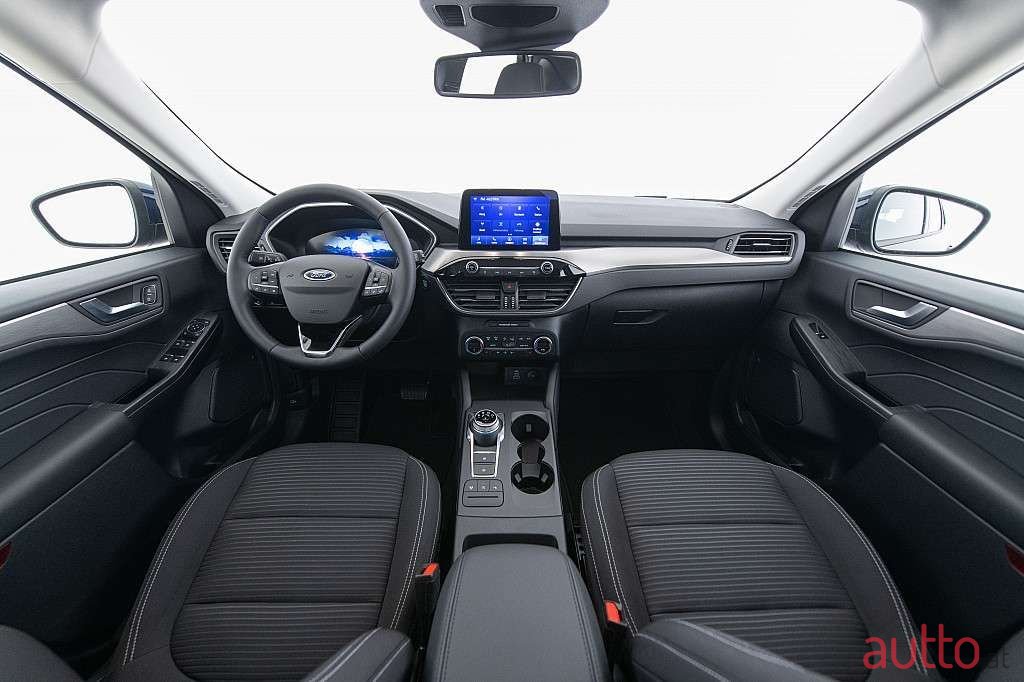 2022' Ford Kuga photo #4