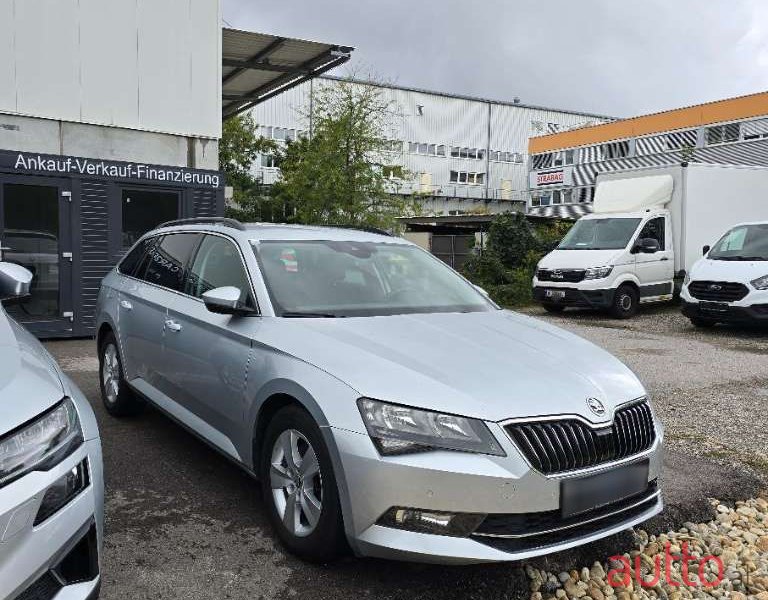 2019' Skoda Superb photo #3