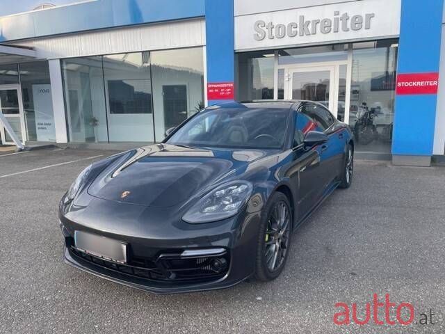 2020' Porsche Panamera photo #1