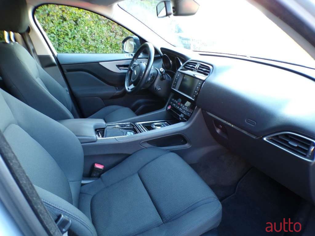 2018' Jaguar F-Pace photo #6