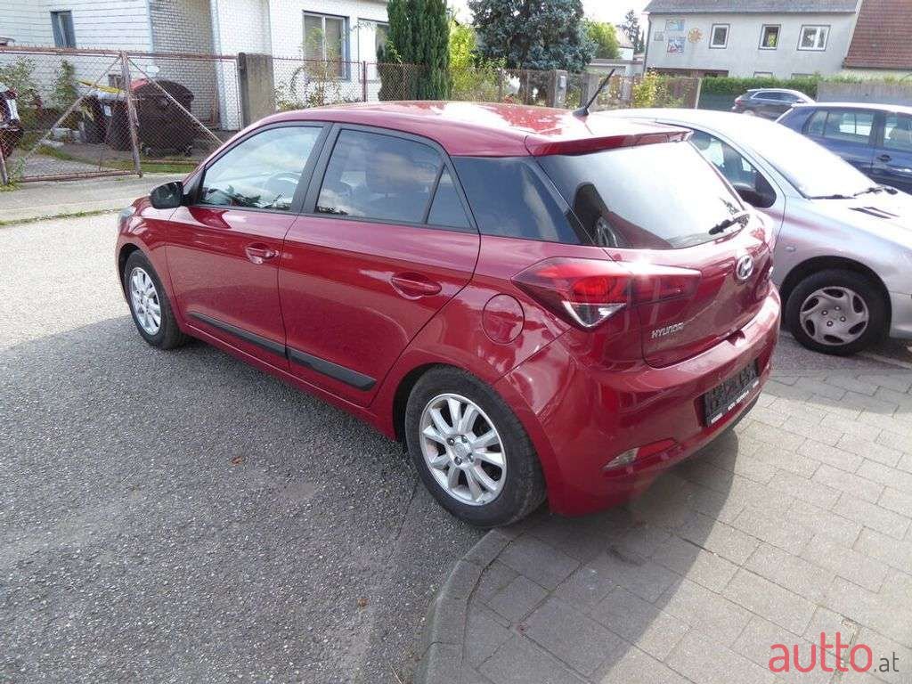 2017' Hyundai i20 photo #3
