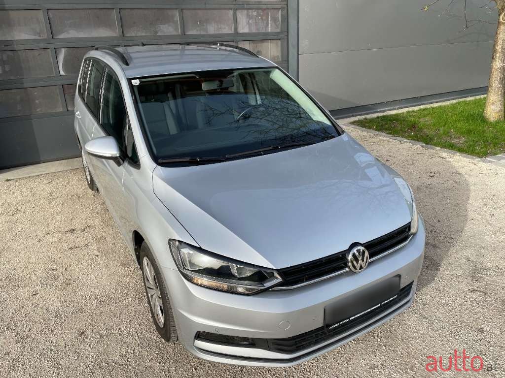 2020' Volkswagen Touran photo #2