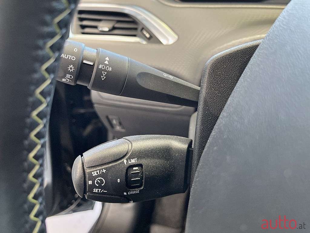 2018' Peugeot 208 photo #5