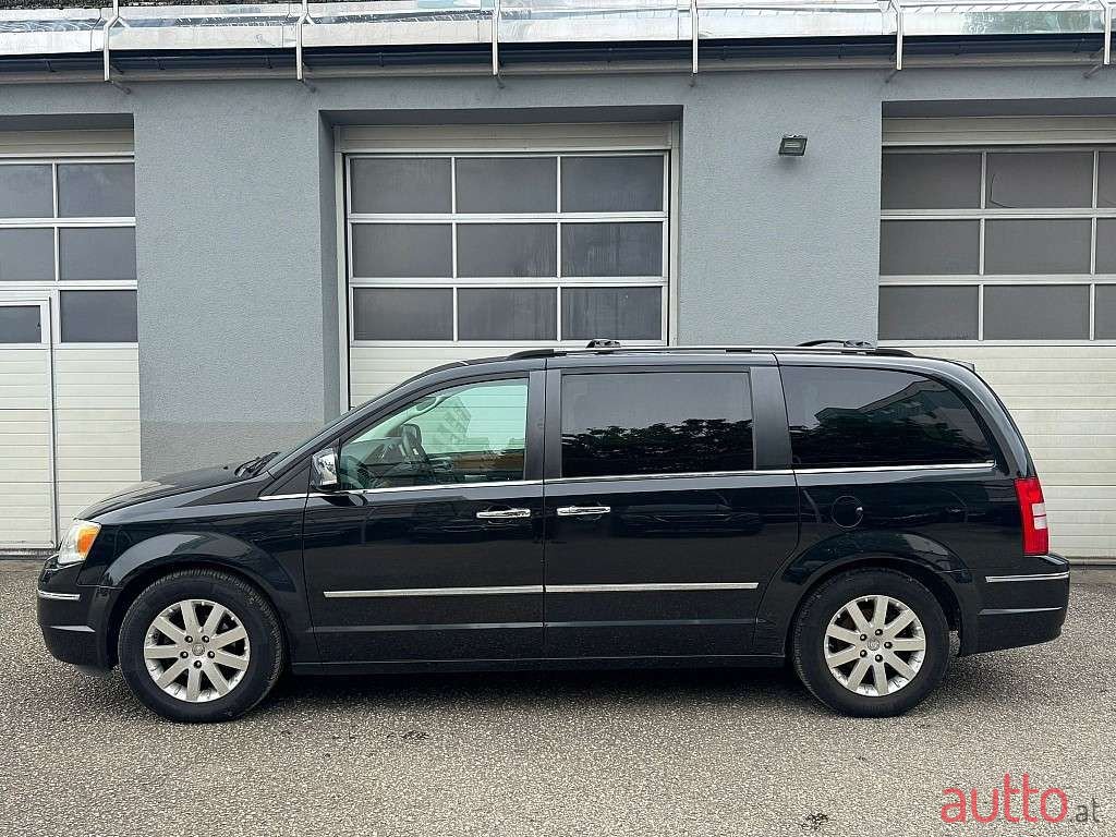 2009' Chrysler Voyager photo #4