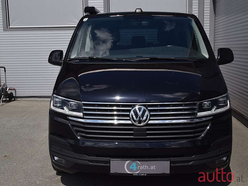 2019' Volkswagen Caravelle photo #6