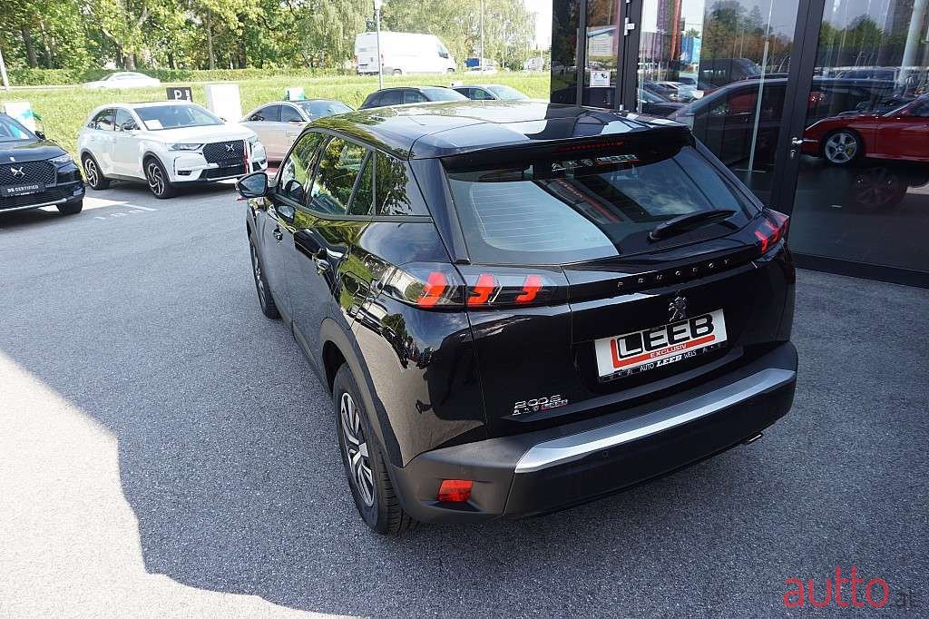 2021' Peugeot 2008 photo #2