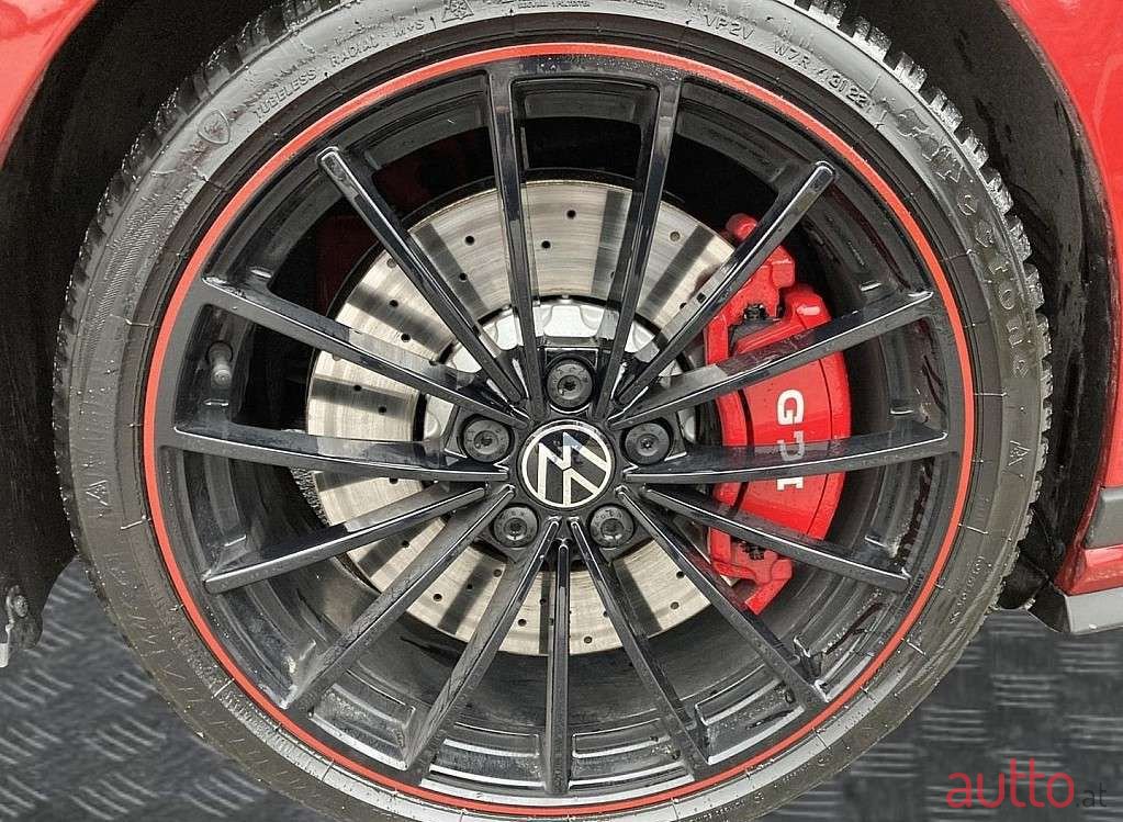 2023' Volkswagen Golf photo #6