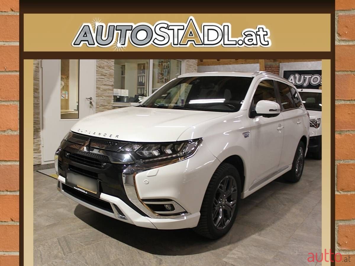 2020' Mitsubishi Outlander photo #1