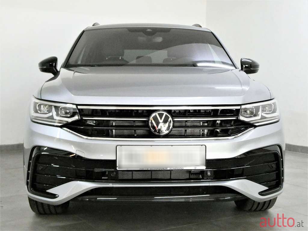 2024' Volkswagen Tiguan photo #2