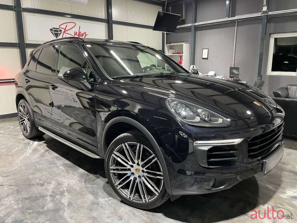 2015' Porsche Cayenne photo #3