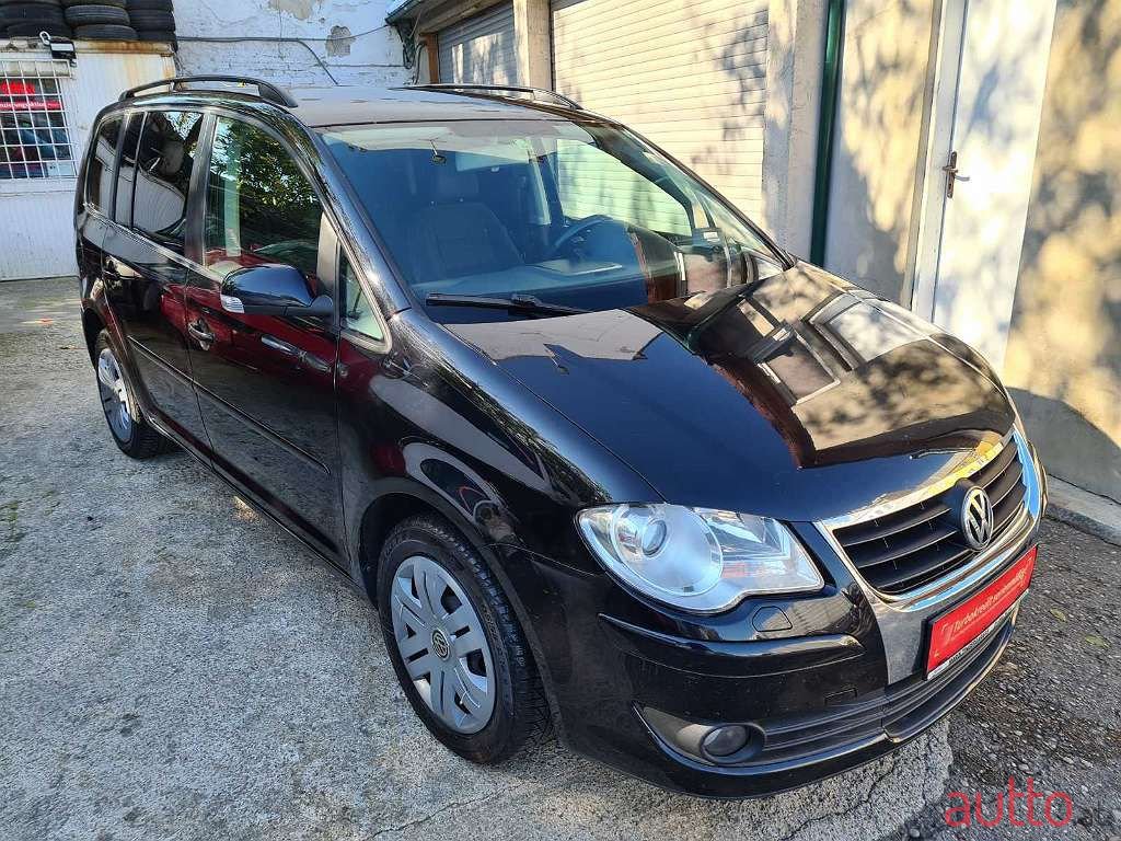 2007' Volkswagen Touran photo #3