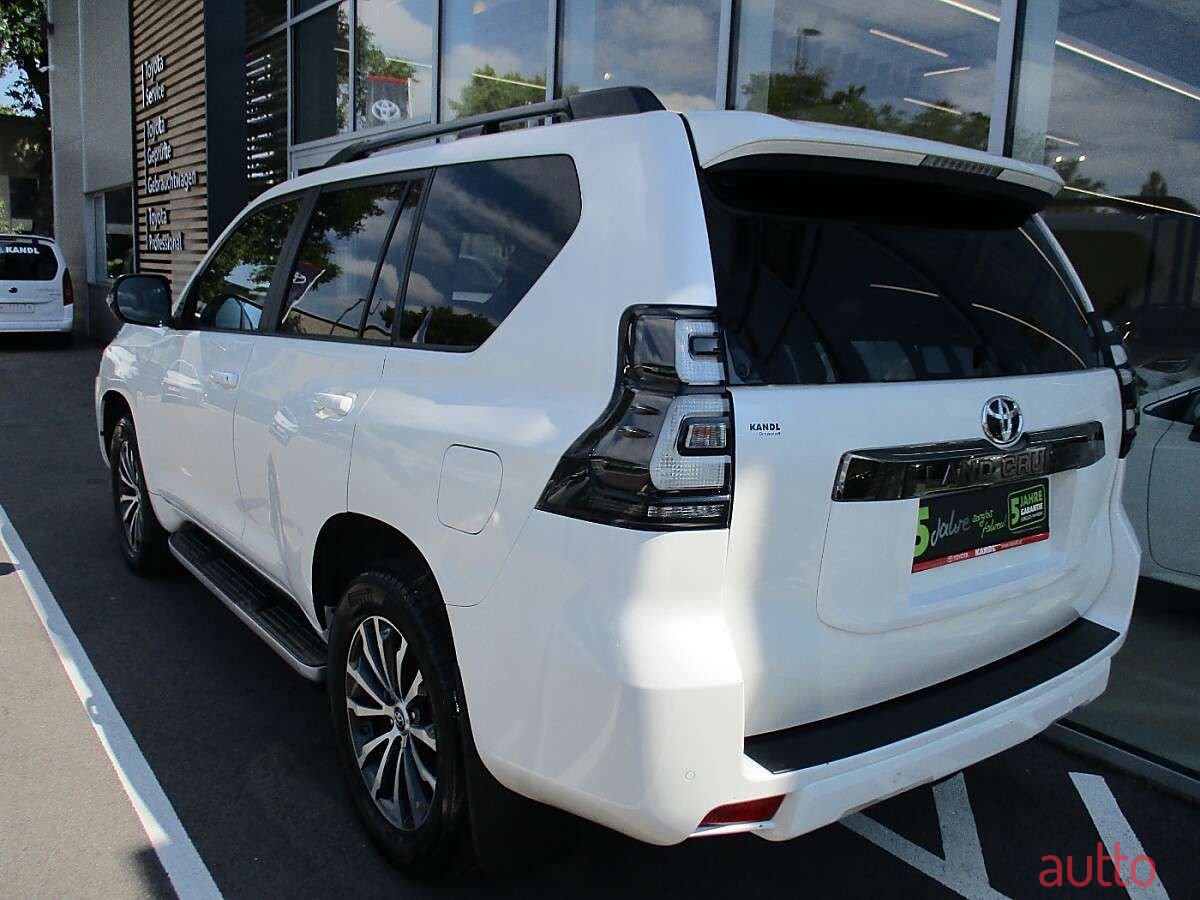 2022' Toyota Land Cruiser photo #5