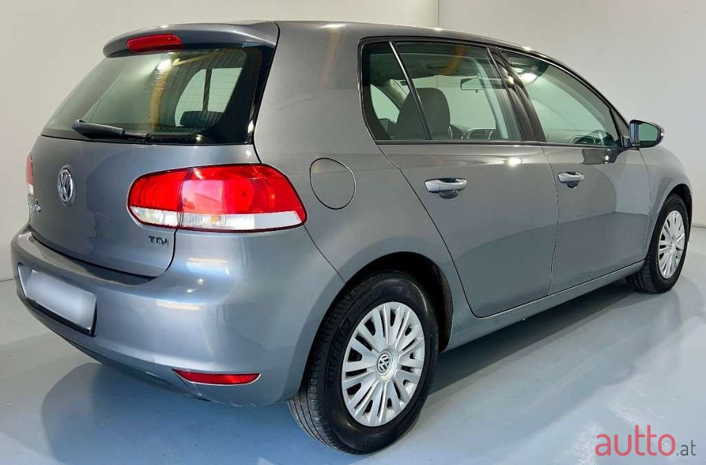 2011' Volkswagen Golf photo #5