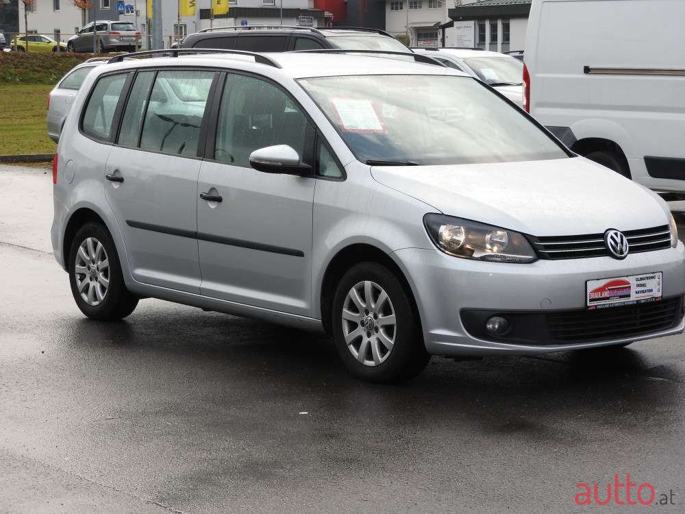 2012' Volkswagen Touran photo #6