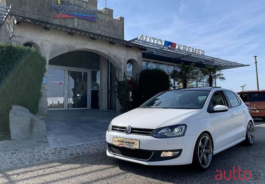 2011' Volkswagen Polo photo #6