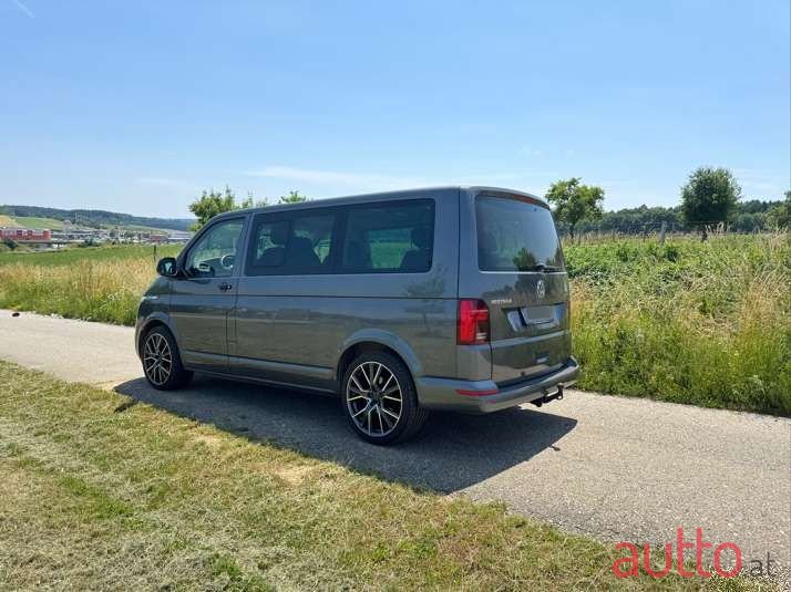 2022' Volkswagen Multivan photo #5