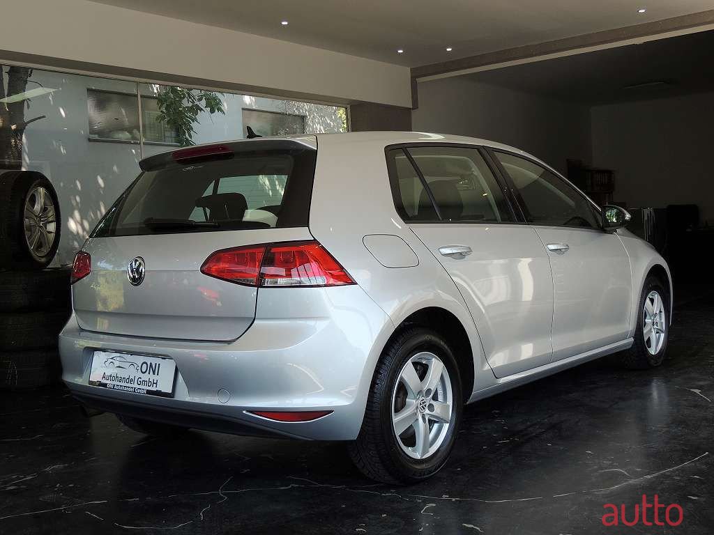 2015' Volkswagen Golf photo #6