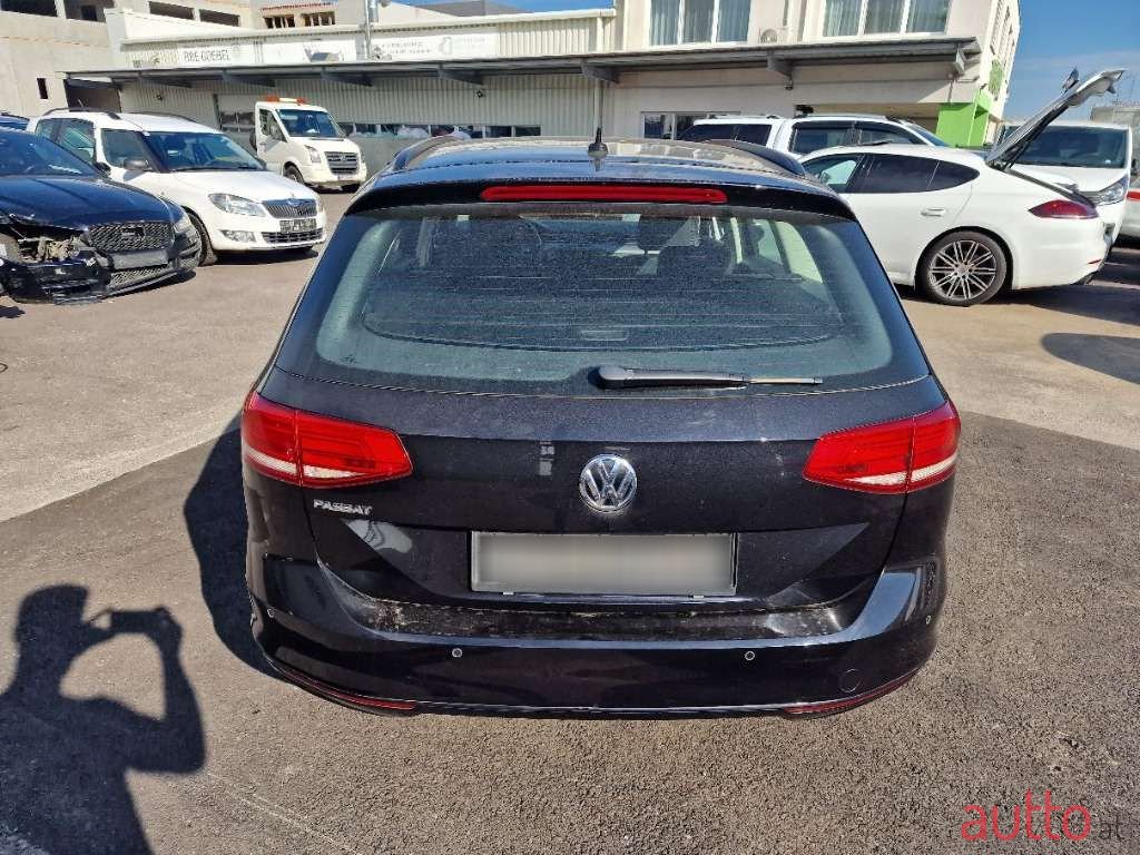 2018' Volkswagen Passat photo #4