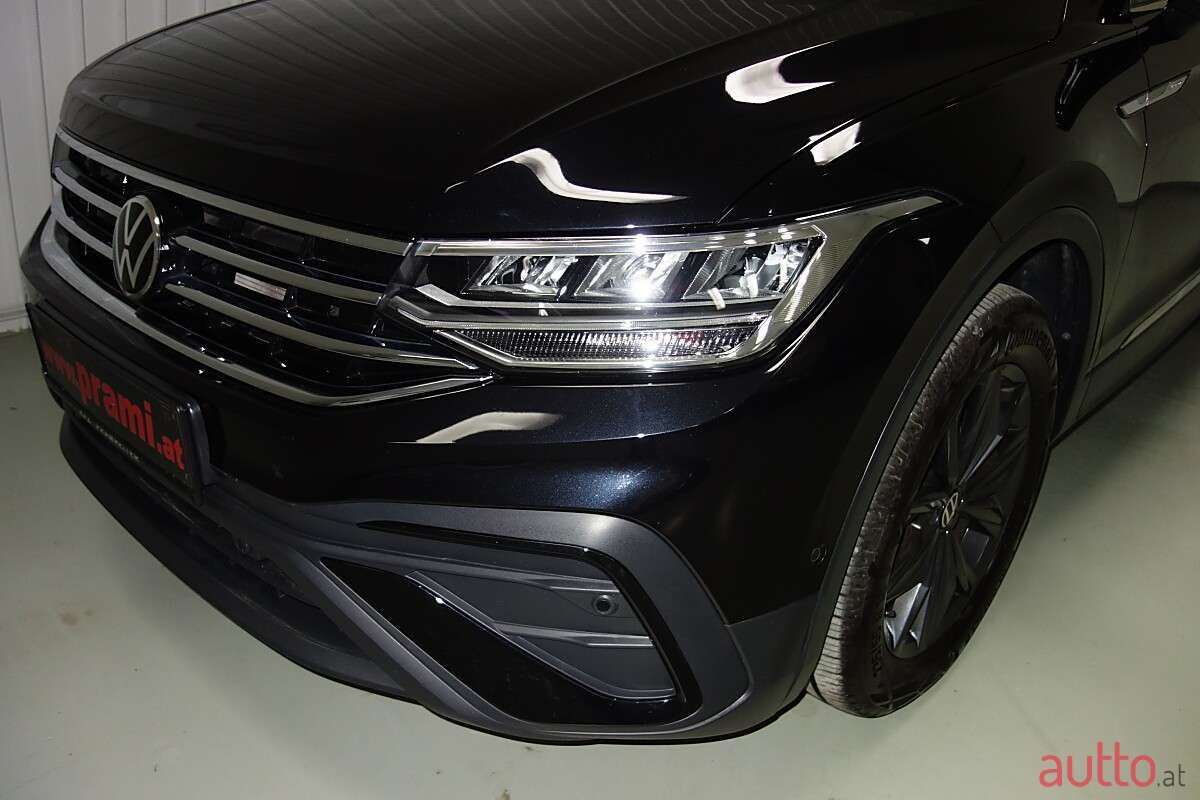 2022' Volkswagen Tiguan photo #1