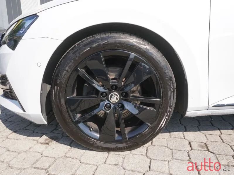 2020' Skoda Superb photo #5