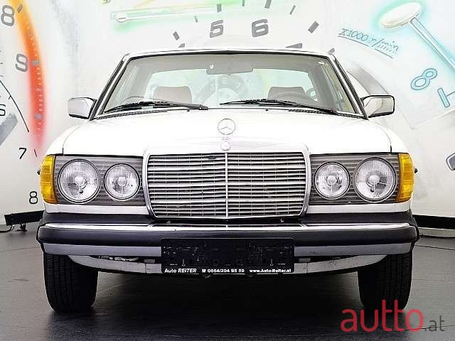 1985' Mercedes-Benz 300 CD photo #3