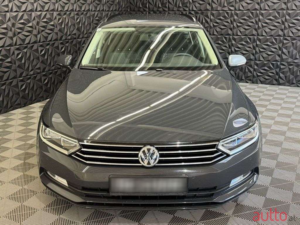 2018' Volkswagen Passat photo #2